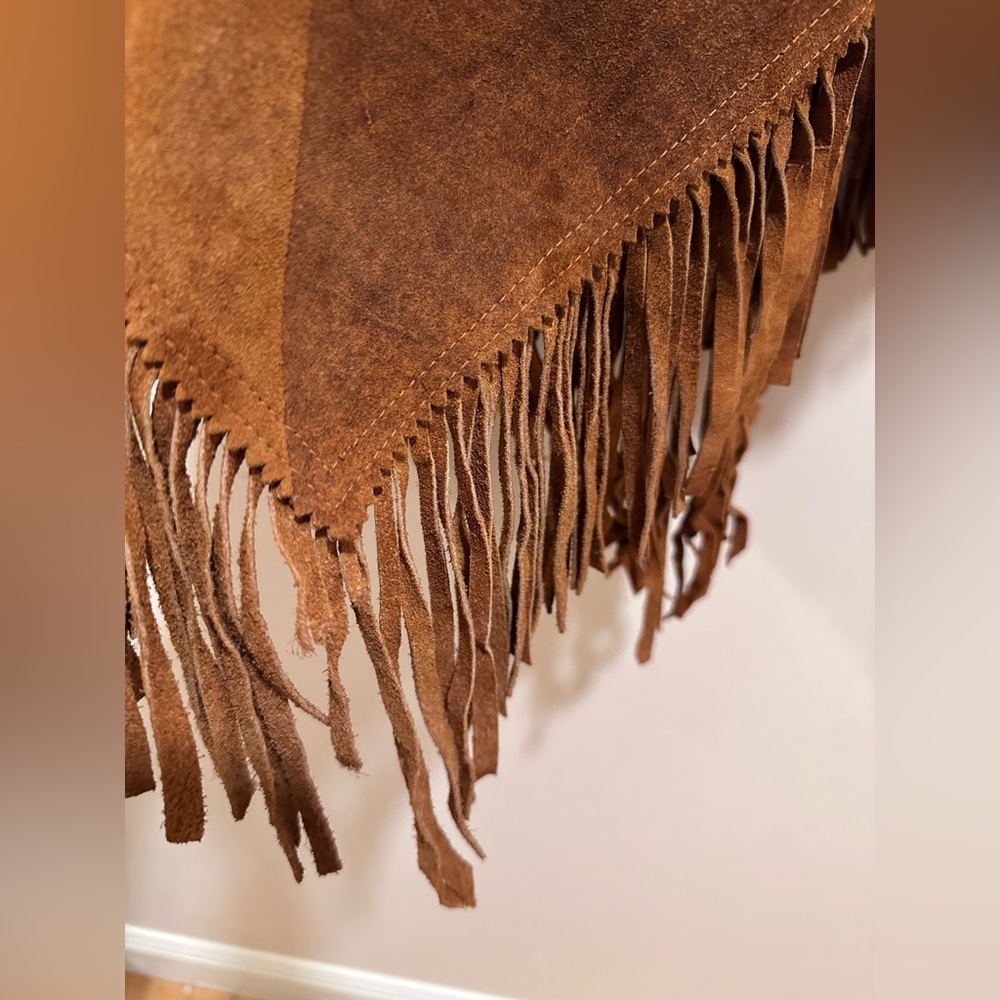 Vintage 1970’s Tan Suede Fringe Poncho - Picture 5 of 10